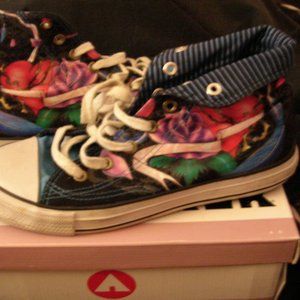 Graphic low top sneakers heart purple rose size 8 Air Walk